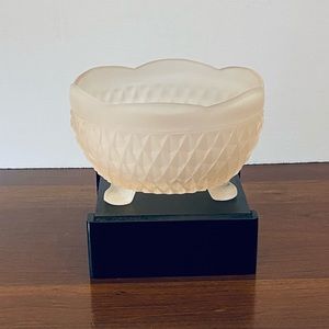 🌟HP🌟VTG 1940s Pink Frosted Diamond Point Footed Bowl